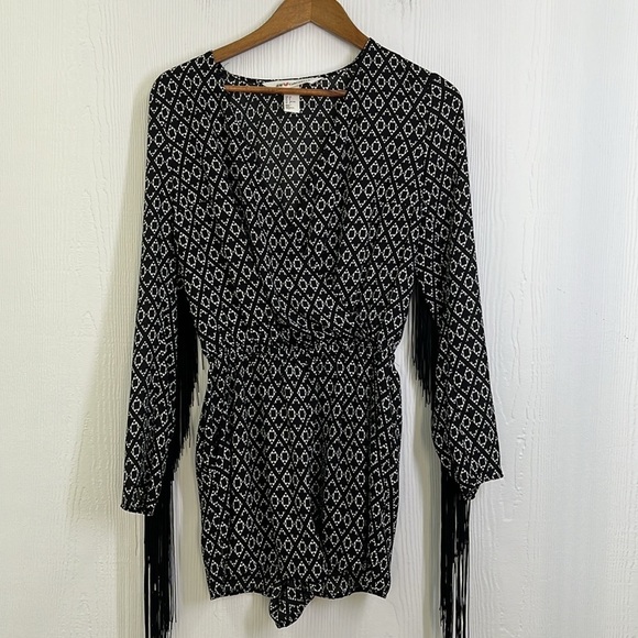 H&M Coachella - Black And White Design Fringe Sleeves Short Romper Size 8 - Picture 8 of 11